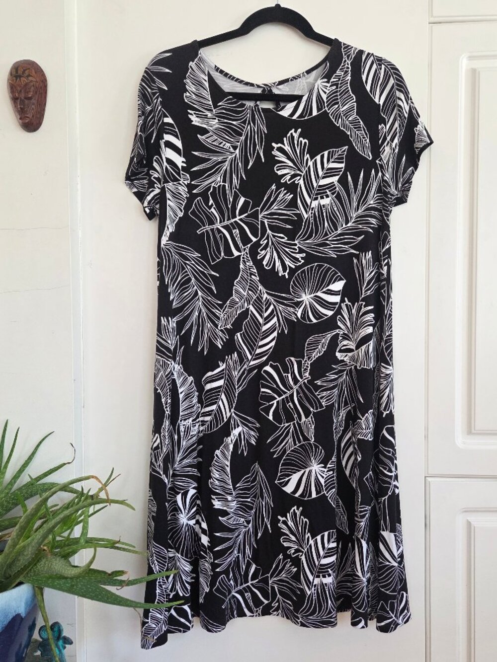 Black & White Leaf Print Dress – Flowy & Comfortable 🌿